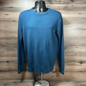 Tricots St. Raphael Mens Sweater Size Medium lightweight Very soft blue